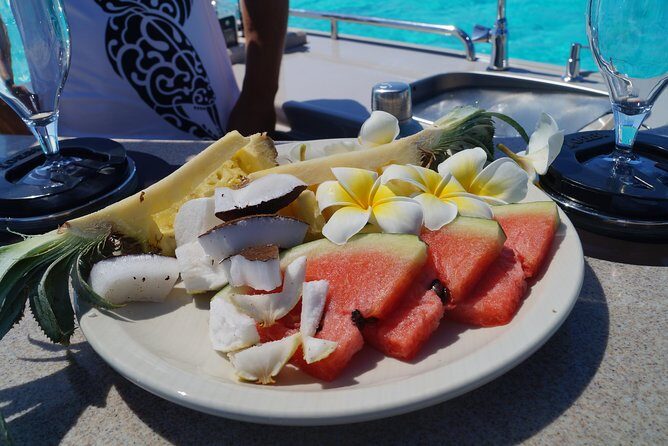 Toa Boat Bora Bora Private Lagoon tour with Lunch on Entertainer Bar Boat - The Itinerary Breakdown