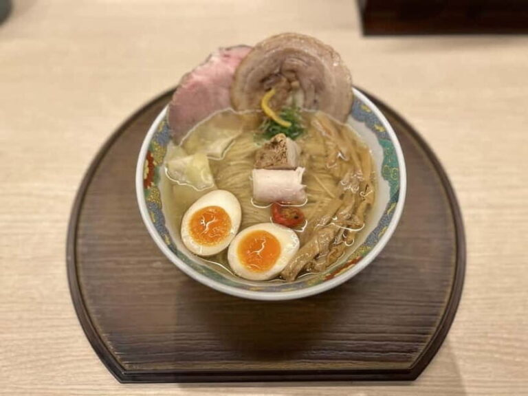 Tokyo: Shibuya Ramen Tasting Tour with Local Guide - A Close Look at the Ramen Experience