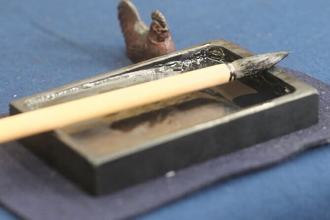 Tokyo Shinagawa Experience Calligraphy Wearing a Kimono or Samue - What to Expect from This Calligraphy Experience