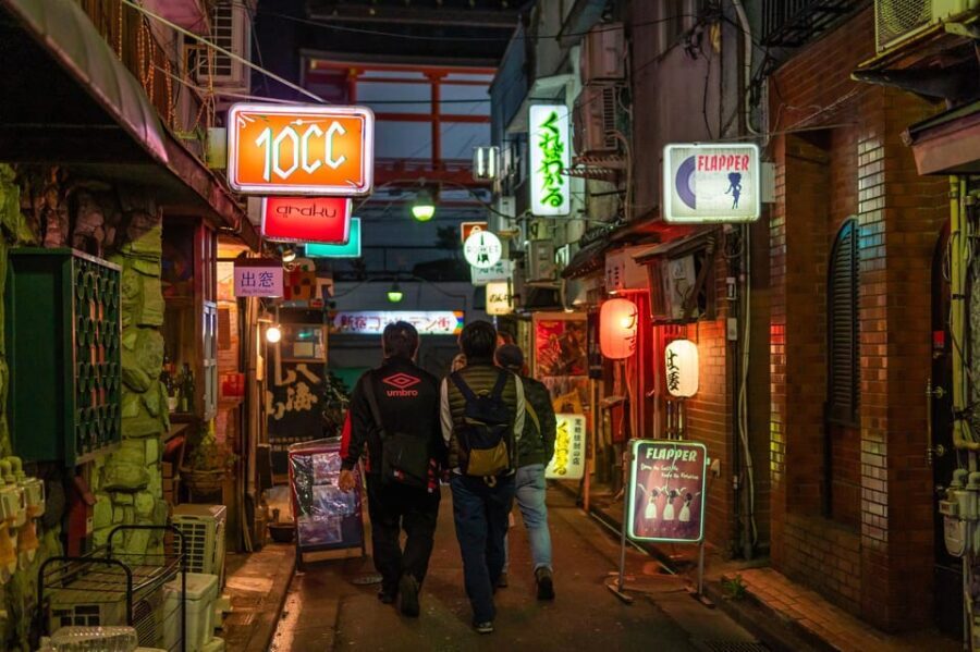 Tokyo: Shinjuku Golden Gai Bar Hopping that only locals know - The Value of a Guided Golden Gai Tour