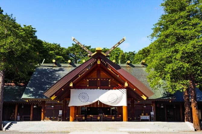 Tour in Sapporo Shrine, Fish Market and Shiroi Koibito Park - Transport, Timing, and Group Size