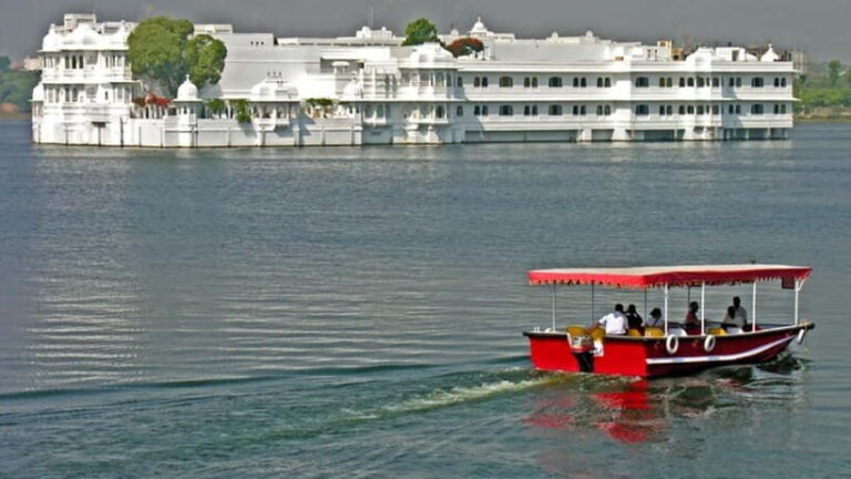 Udaipur: City Highlights Tour with Hotel Pickup - Discovering Udaipur’s Heart: An In-Depth Look at the Tour