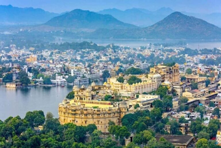 Udaipur: Private Full-Day Udaipur City Highlight Tour By Car - Exploring the City Palace: A Fusion of Architecture and Views