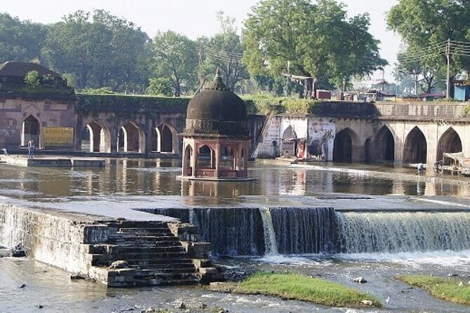 Ujjain and Mahakaleshwar Temple Private Day Tour from Indore - A Tasty Break: Traditional Vegetarian Lunch