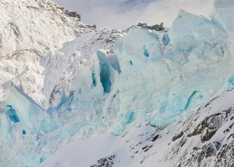 Wnaka: Mt Aspiring Explorer Scenic Flight with 2 Landings - What Makes the Landings Special?
