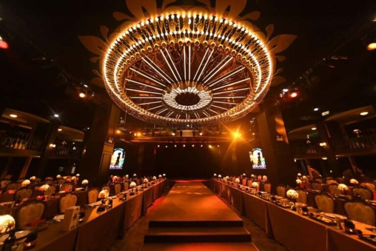 Wuhan: Yellow Crane Tower, East Lake & Hankow Tour - Exploring the Highlights in Depth