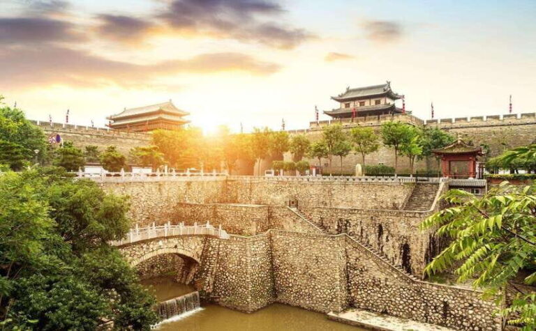 Xi'an: Terracotta Warriors, City Wall, and Muslim Quarter - What Makes This Tour Stand Out?