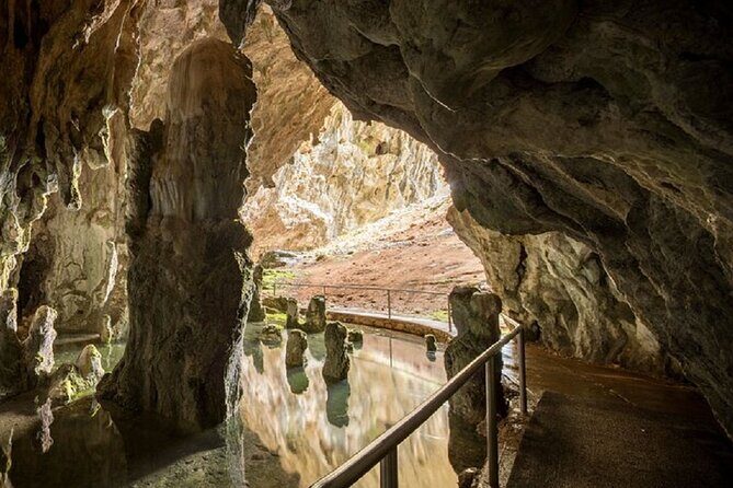 Yarrangobilly Caves: South Glory Cave Self-Guided Tour - The Approach and Entrance
