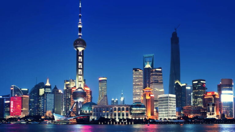 Zhujiajiao & Shanghai:Small Group Tour Water Town to Skyline - Transitioning to the Modern: Shanghai’s Must-See Sights
