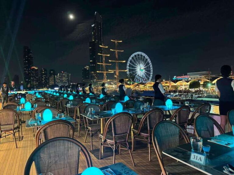 Bangkok: Royal Princess River Dinner Cruise with Live Music - An In-Depth Exploration of the Experience