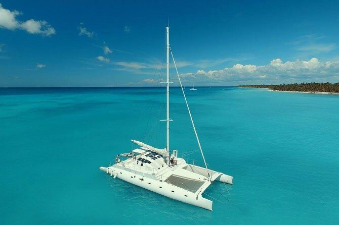 Catalina Island - Snorkeling tour on a luxury catamaran - Lunch and Relaxation on the Shore