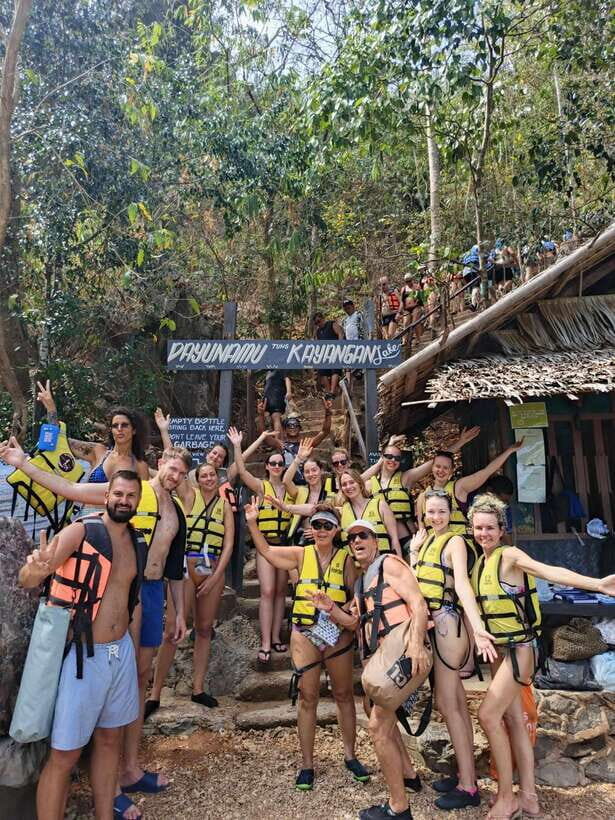 Coron Ultimate Tour: 7 Destinations with Lunch & Transfers - Logistics and Group Dynamics