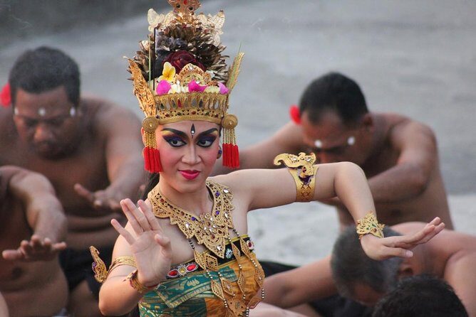 Half-Day Tour: Uluwatu Temple and Kecak Fire Dance Show - Exploring the Itinerary in Detail
