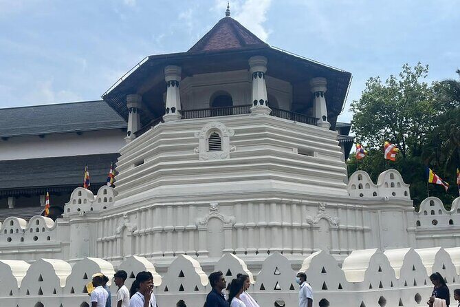 Kandy Heritage City Tour by tuktuk - Starting with the Viewpoint and Lake