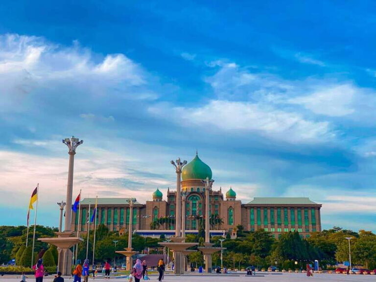 Kuala Lumpur: Putrajaya Tour with Pink Mosque & River Cruise - Who Will Appreciate This Tour?