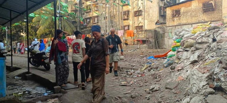 Mumbai: Dhobi Ghat Laundry and Dharavi Slum Tour with Local - Authenticity and the Experience of the Guides