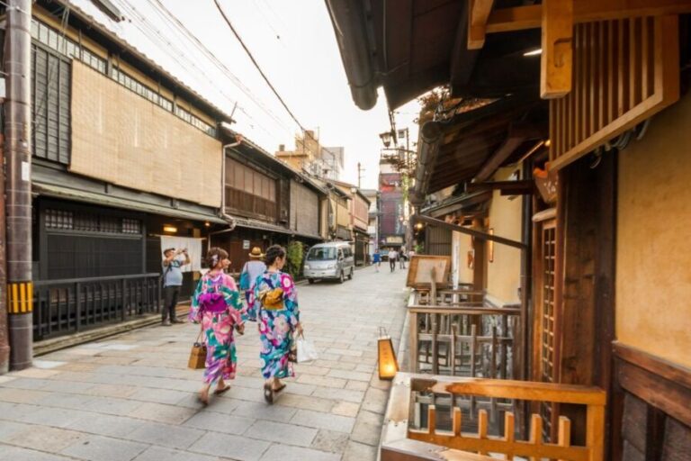 Night Walk in Gion: Kyoto's Geisha District - Authentic Encounters and the Human Side of Gion