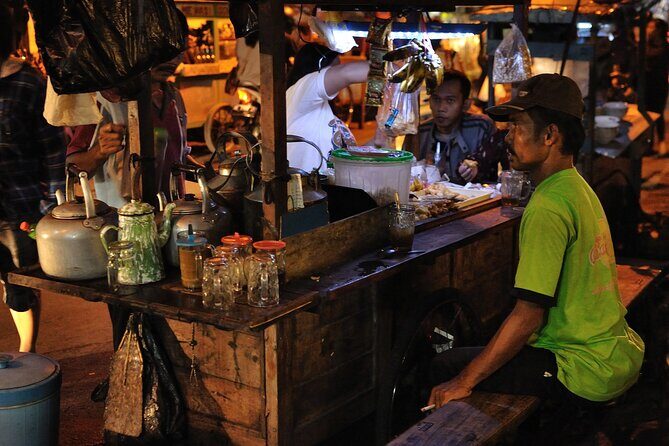 Night Walking Tour-Malioboro street food with guide at Yogyakarta - Who Should Consider This Tour?