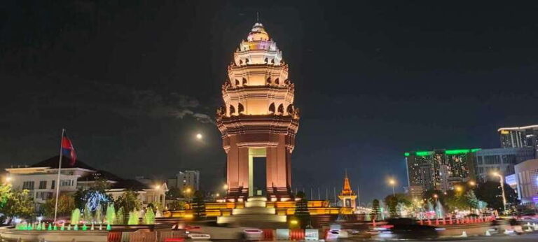 Phnom Penh: City Sights Evening Tour by Tuk Tuk - The Experience in Detail: What to Expect