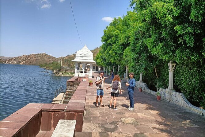 Private Full Day Udaipur Tour with Optional Guide - Transportation and Flexibility