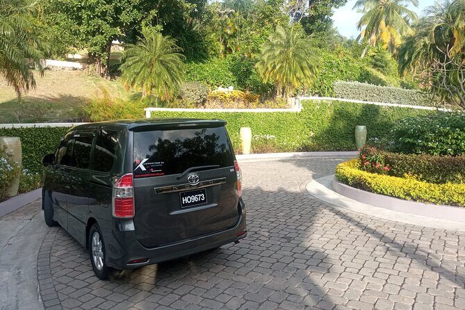 Round Trip St. Lucia Private Airport Transfers - UVF - Vehicle and Comfort