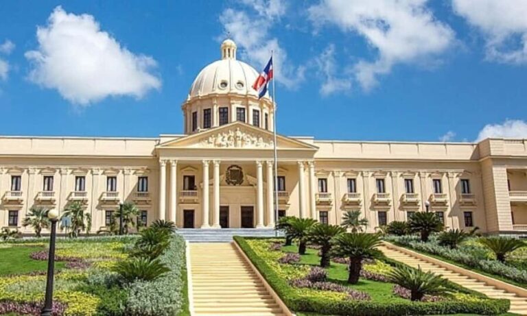 Santo Domingo: Colonial Zone Tour with Coffee & Chocolate - What’s Included and How It’s Structured