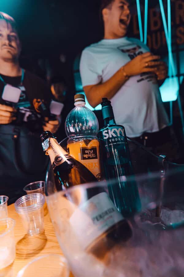 Seoul: Premium Pub Crawl with Open Bottles - Why the Guides Make a Difference
