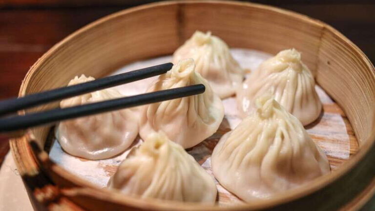 Shanghai: Evening Walking Food Tour - What’s Included and What to Expect