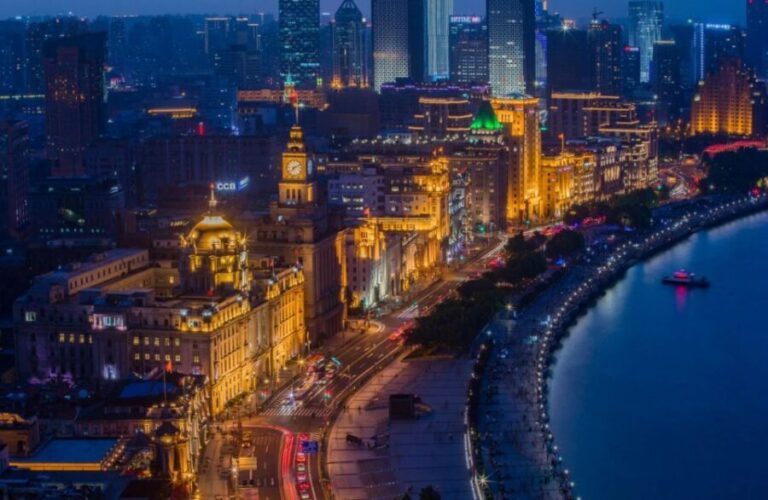 Shanghai: Night River Cruise Tour with Xinjiang Style Dining - The River Cruise Experience