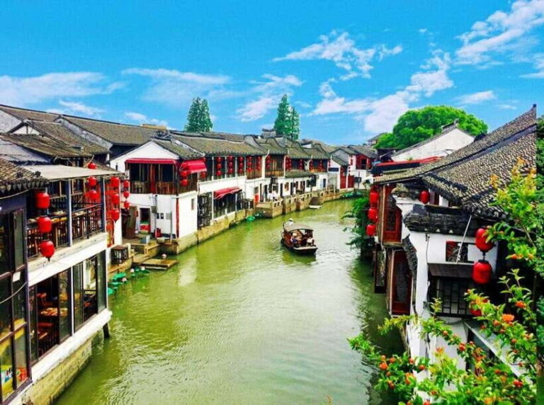 Shanghai: Zhujiajiao Private Tour w/ Boat Ride & Garden - A Walk on the Tallest Bridge and Ming-Qing Architecture