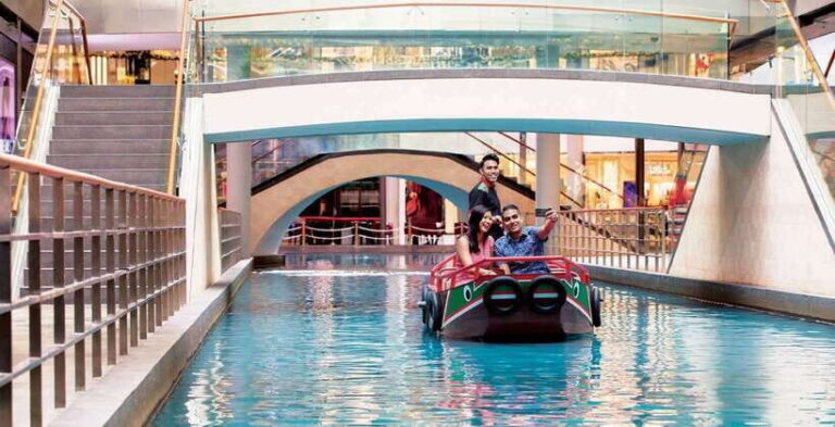 Singapore: Sampan Boat Ride Ticket at the Marina Bay Sands - The Experience: a Closer Look