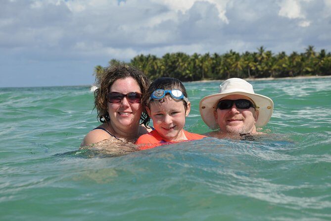 Small Group Snorkeling, Sharks & Stingrays Encounter by boat - The Group Size and Logistics