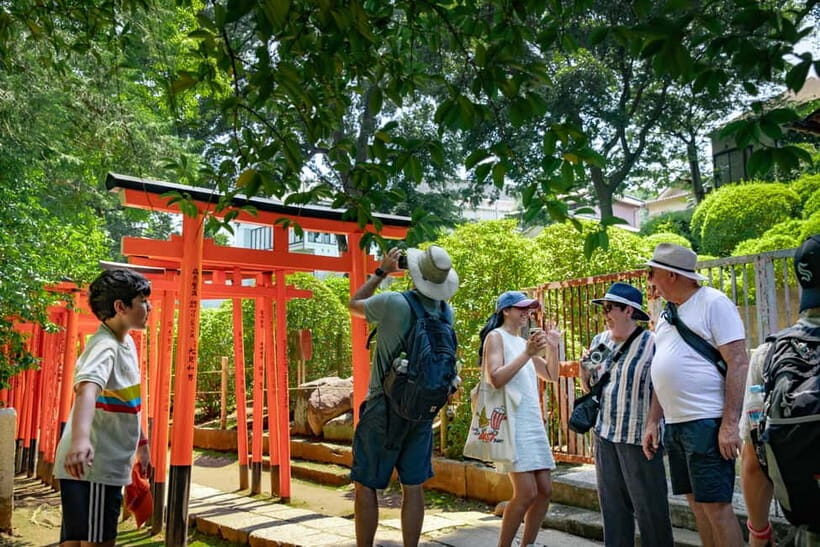 Tokyo: Old Quarter Yanaka Walking Tour - Guides and Group Experience