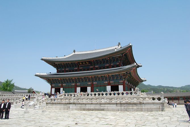 8 Hours Private tour with top attractions in Seoul - Analyzing the Value
