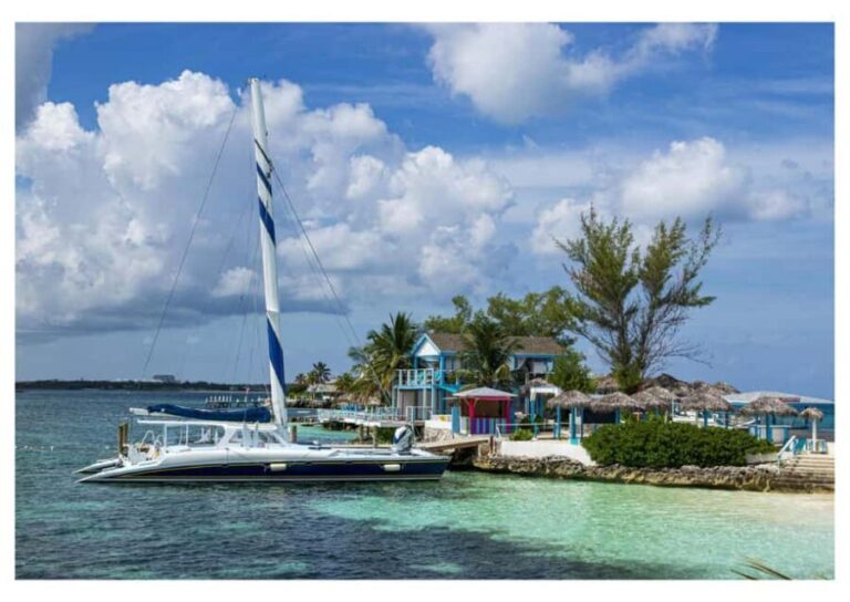 Bahamas: Swimming Pigs & Snorkeling Cruise with Lunch & Rum - Scenic Cruising and the First Stop: Athol Island