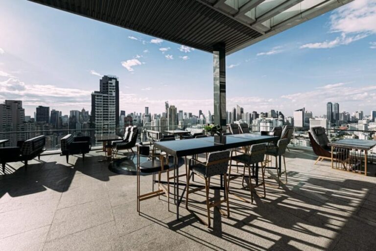 Bangkok: Nimitr Rooftop by 137 Pillars - The View and Atmosphere