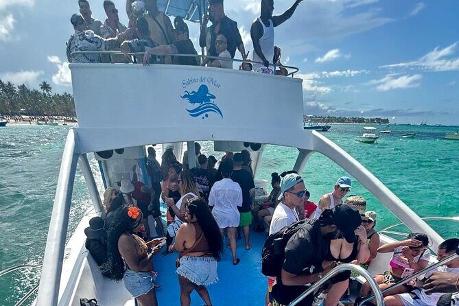 DE Hip Hop Boat Party for Adults and Free Drinks Only - The Experience in Detail