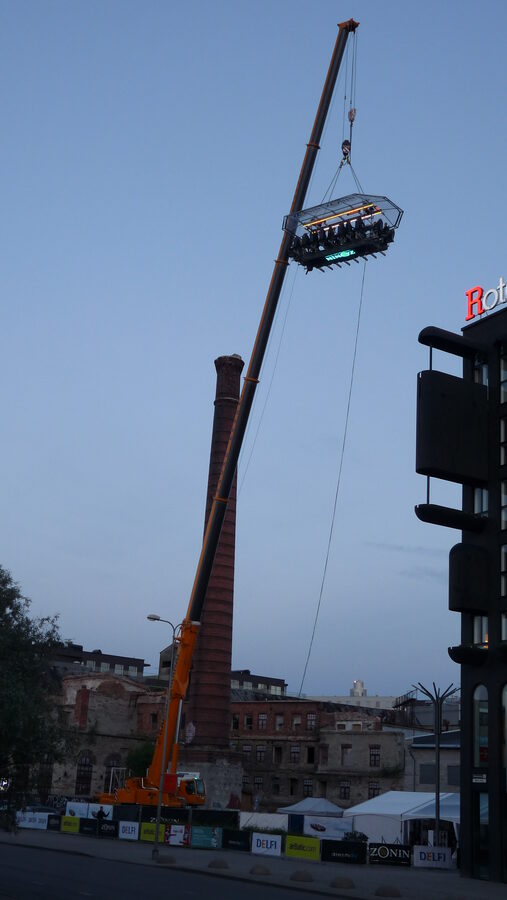 dinner in the sky suspended table wikimedia