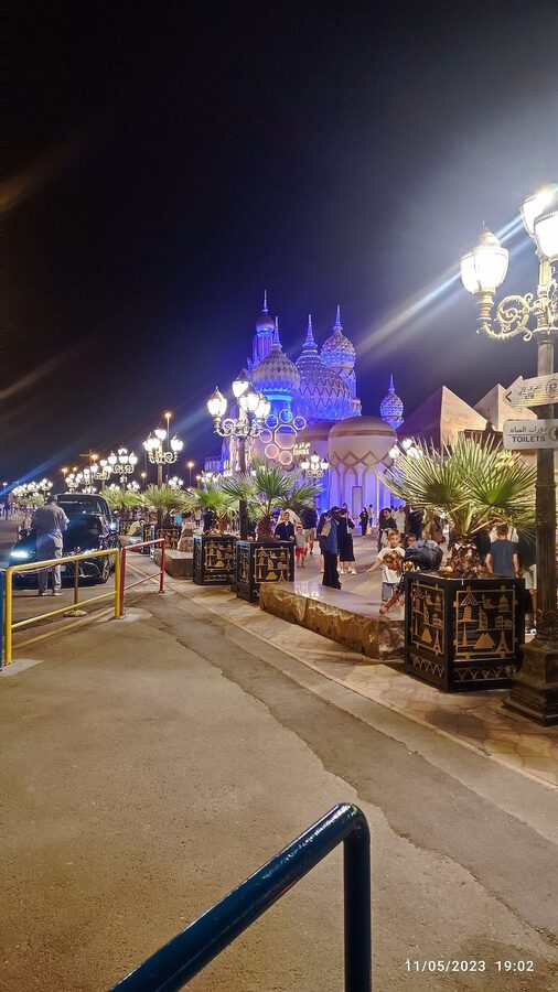 Food and shopping crowd at Global Village Dubai