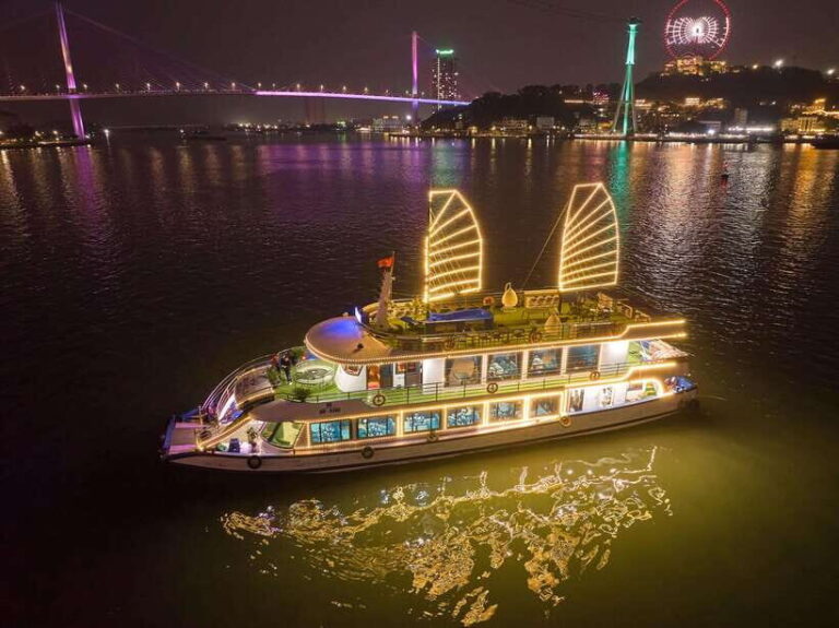 Hanoi: Halong Bay Cruise, Amazing Cave, Titov Island & Kayak - Food and Beverage: A Highlight for Many
