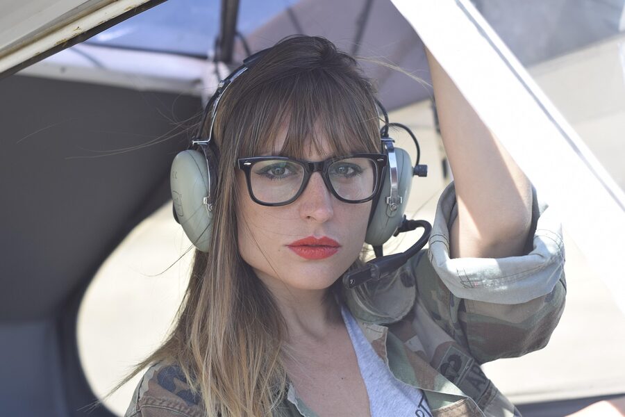 Aviation headphones for helicopter communication