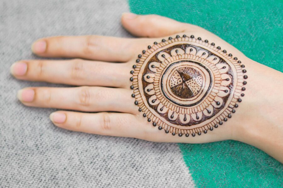 Henna pattern design on hand in Arabic style