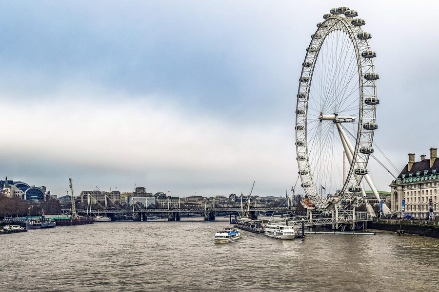 Observation wheel structure against sky