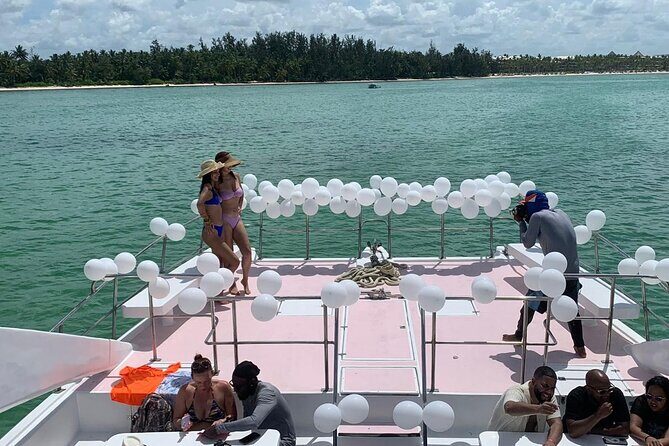 Party Boat and Snorkeling Family-friendly Semi-Private - Panoramic View of the Dolphin Tank