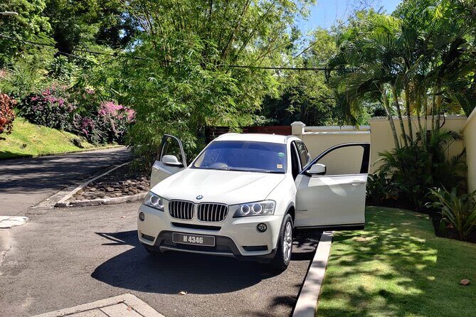 Private Round Trip Airport (UVF) Transfer: Luxury SUV - The Drivers and Service Quality
