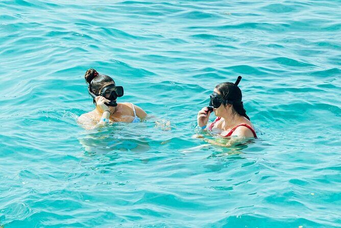 Punta Cana Boat Cruise and Snorkeling with Open Bar - Entertainment and Atmosphere