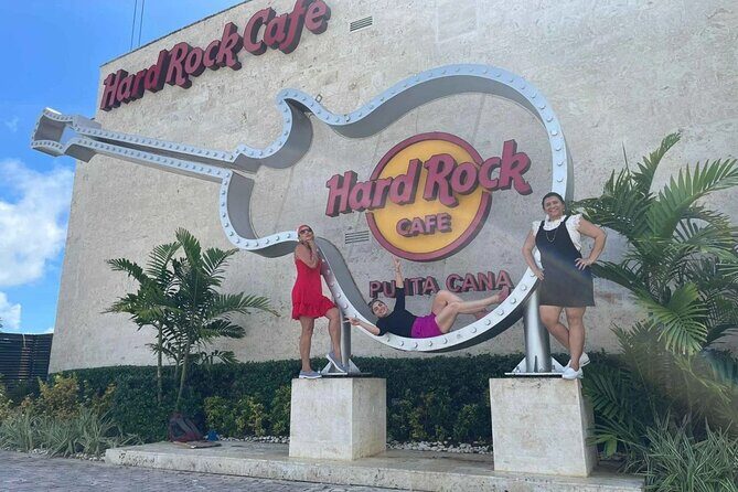 Punta Cana Shopping Tour - First Stop: Plaza Artesanal World Mart