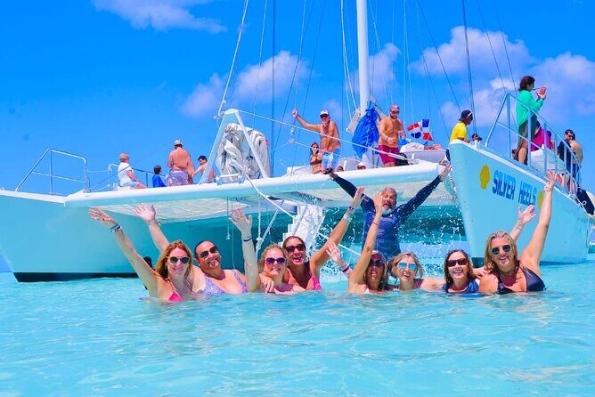 Saona Catamaran Cruise with Lunch and Natural Swimming Pool - Food and Beverages: What’s Included?