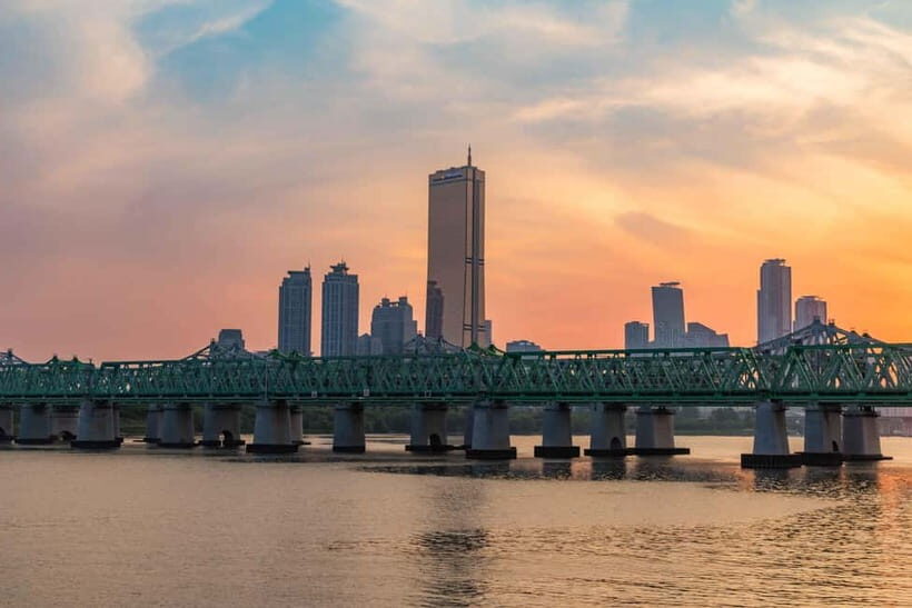 Seoul: Han River Sunset Bike Tour with Rainbow Fountain Show - Crossing Jamsu Bridge and Exploring Nodeul Island