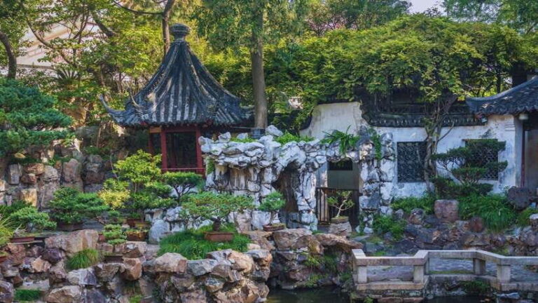 Shanghai: Yu Garden Entry Ticket for Classical Beauty Lovers - What to Expect When Visiting Yu Garden